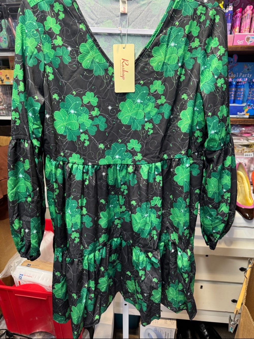 NWT Size Med Green Clover Print Tiered V-Neck Dress